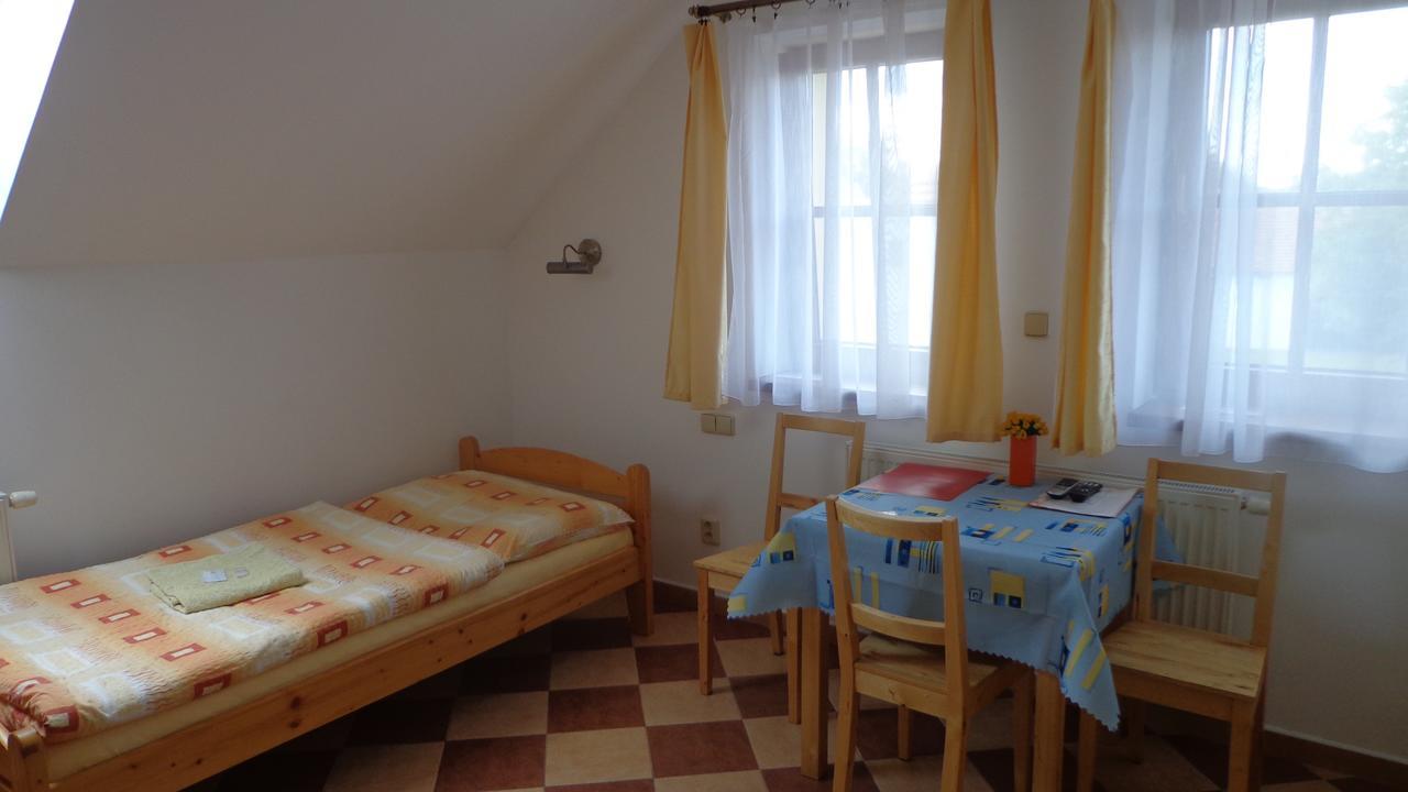 Pension Camp Prager Екстериор снимка