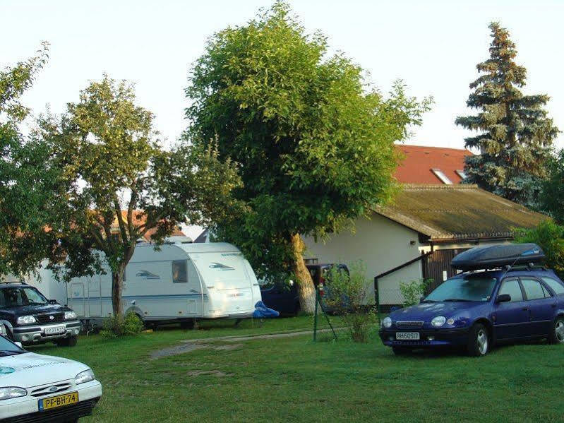 Pension Camp Prager Екстериор снимка